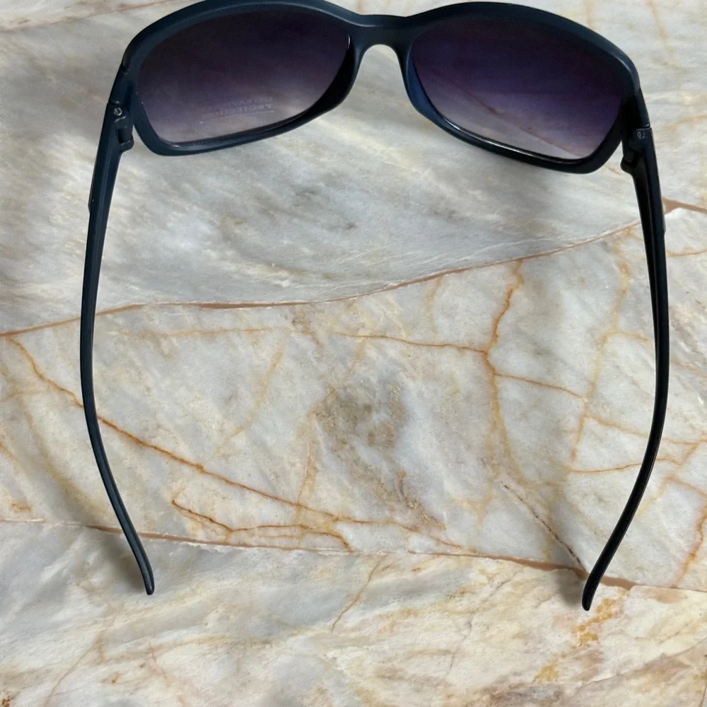Women's Black Oversized Sunglasses‎ - UV Protection